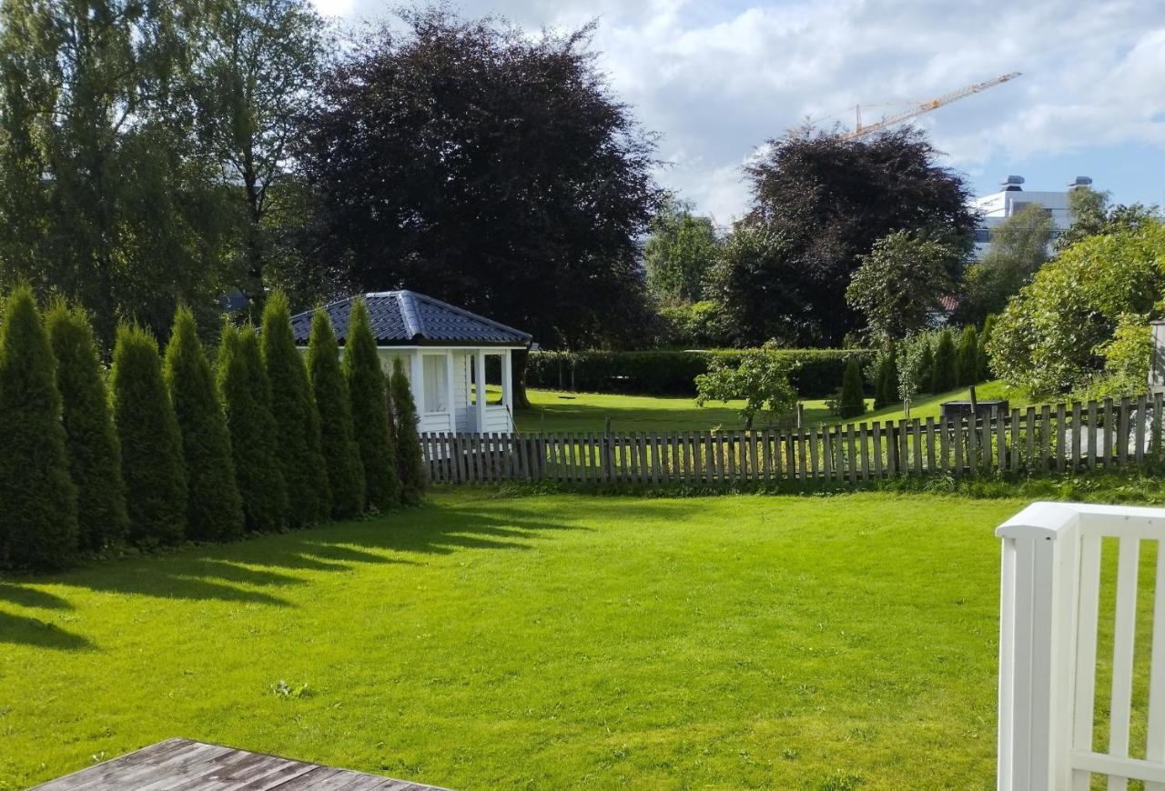 Forde Sentrum - Lindboen Gjesterom Exteriör bild